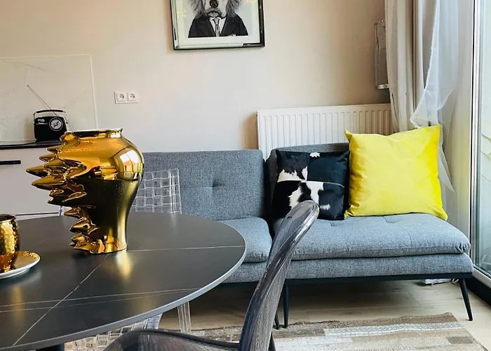 Piper Gold Targi Апартаменты *